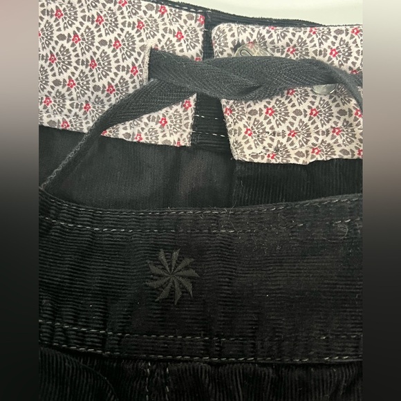 Athleta black corduroy skirt zip and button closure front/back pockets 6 EUC - Picture 9 of 11